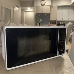 Microwave (White, Digital)