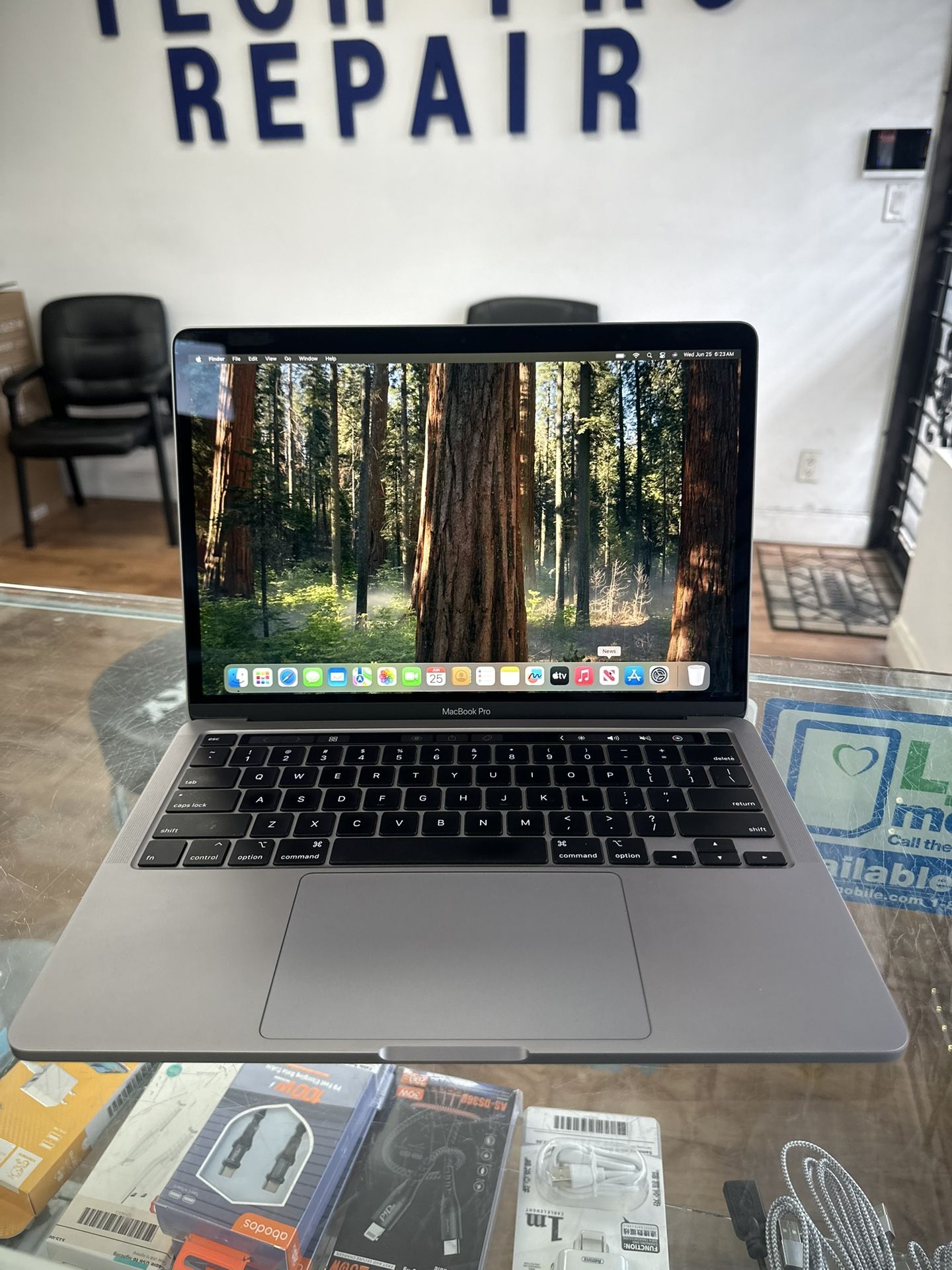 Apple Macbook Pro 13”2020. i7, 16gb RAM, 512gb SSD.