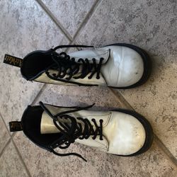 Dr Martens Combat Boots  White Leather Round Toe Lace Up 1460