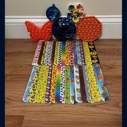 Slap Bracelets And Pop It Fidget Toys 