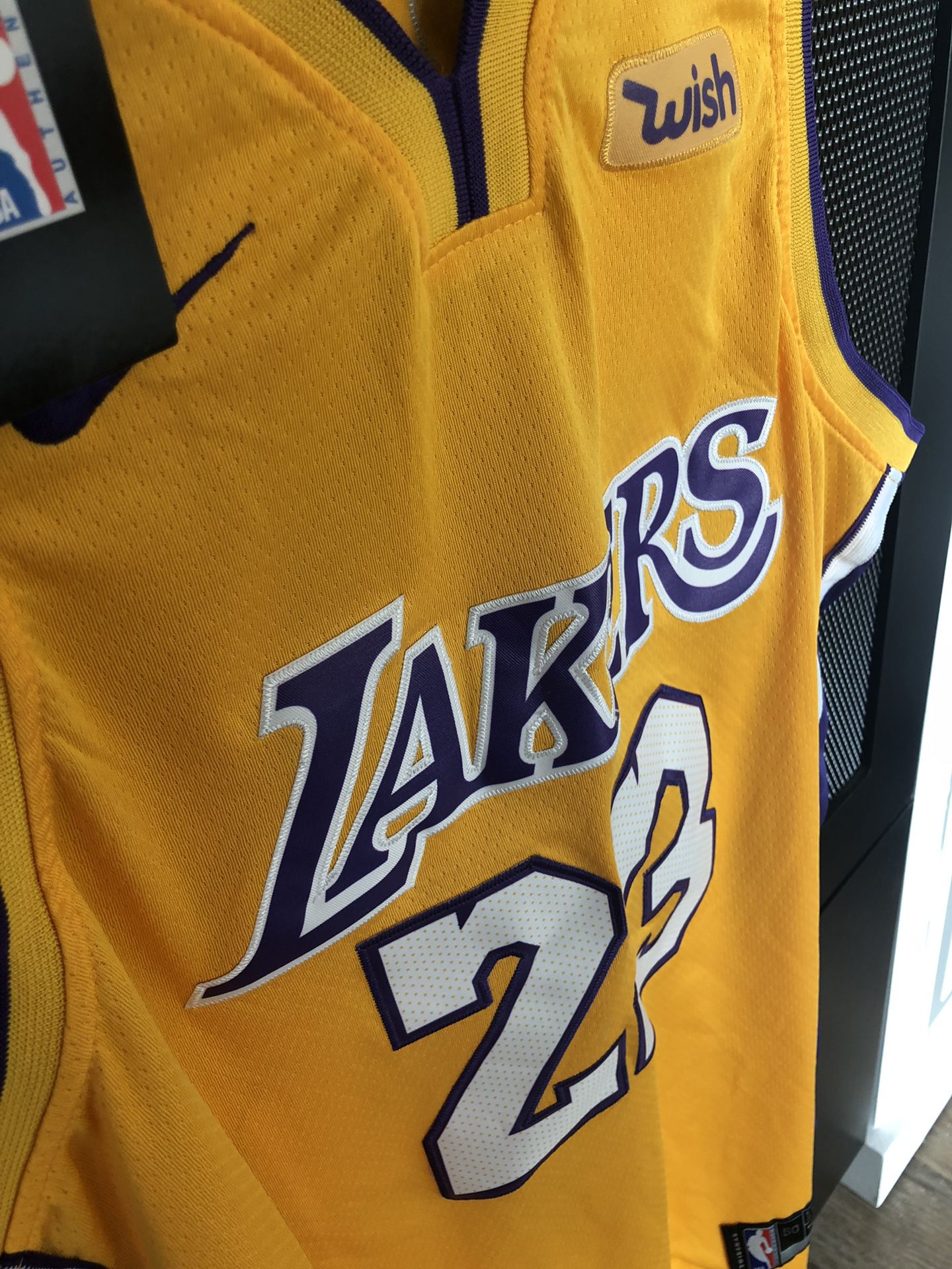 Lebron James Lakers Jersey (Gold). Perfect last minute Christmas Gift!