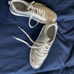 Woman’s Size 10M Vionic Sneakers