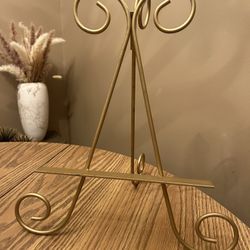 Gold metal easel for tabletop - for photo art or book 