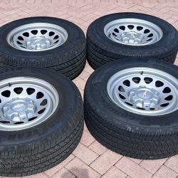 OEM CHEVROLET COLORADO SET OF 4  RIMS & TIRES 17 INCH LIKE NEW!