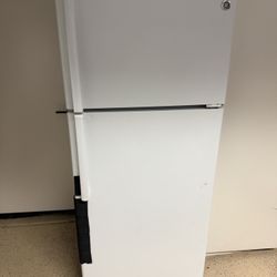 Free Top-Freezer Refrigerator