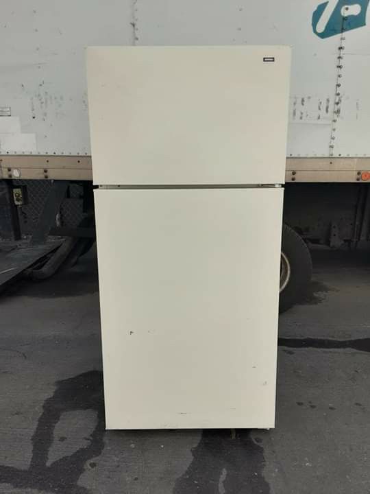 Hotpoint apartament size refrigerator