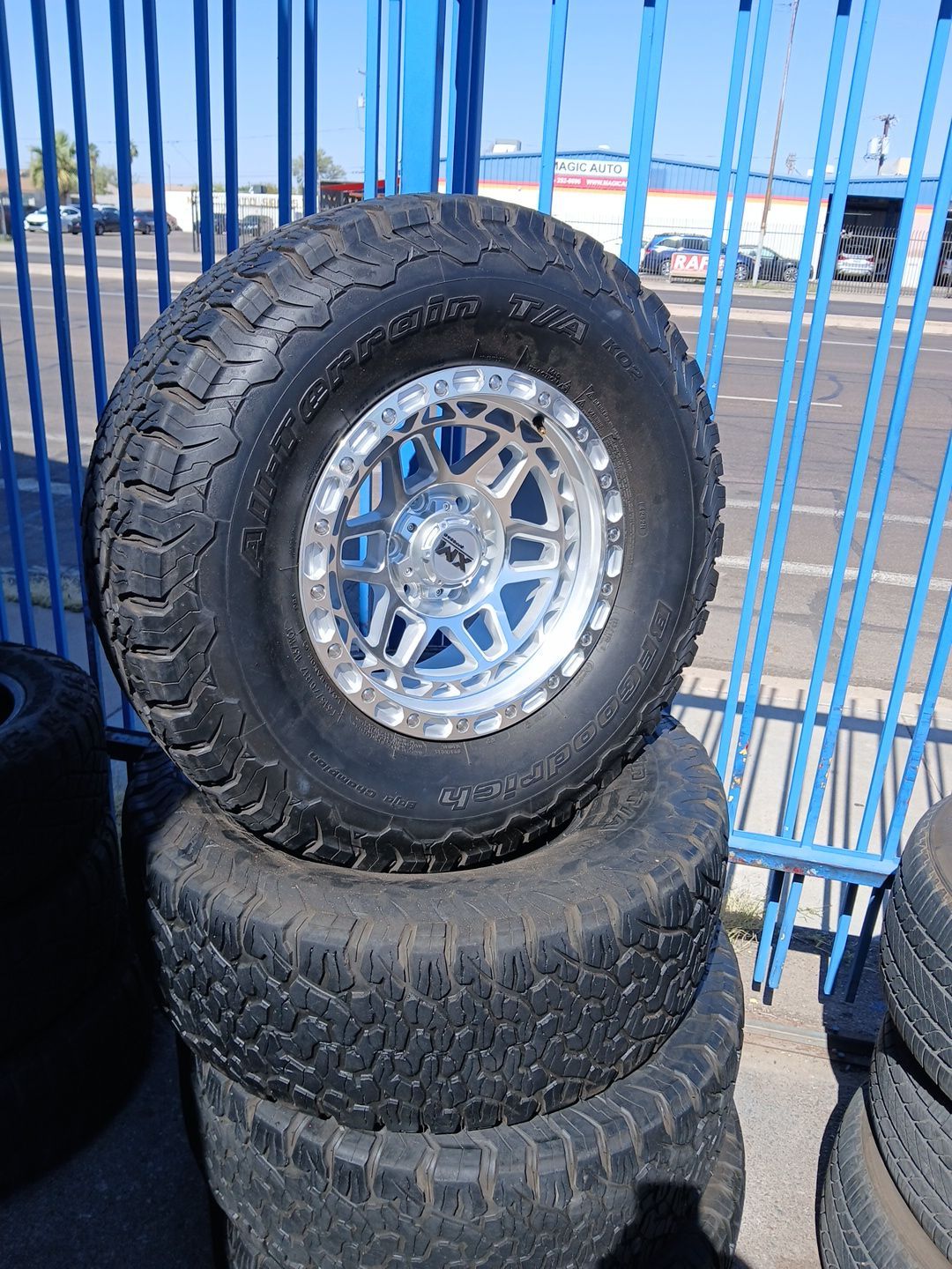 17x9 6x139 xm con 315 70 17 BF goodrich usada