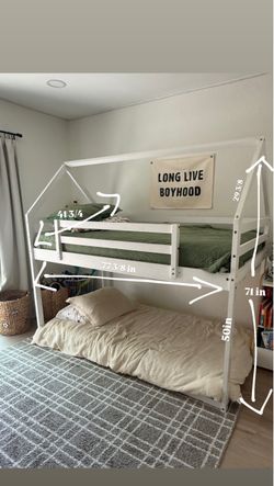 Twin bunk bed