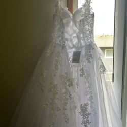 Wedding Dress - Not altered/New
