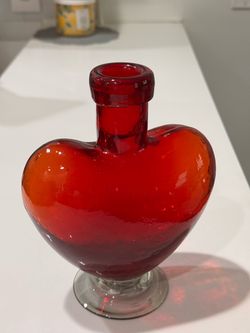 ONE Red  GLASS Heart-Shaped Glass Bottle Decanter