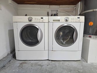 Frigidaire Washer and Dryer set