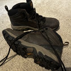 Men’s 9 Columbia Waterproof Hiking Boots 