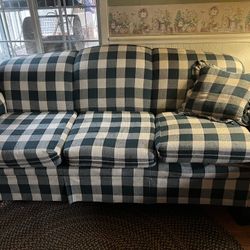 Country Green Checked Couch (available the week of the 20th) You load & haul Heavy!   7 3/4 feet long  2 feet 10in tall  3 feet wide   Has a board und