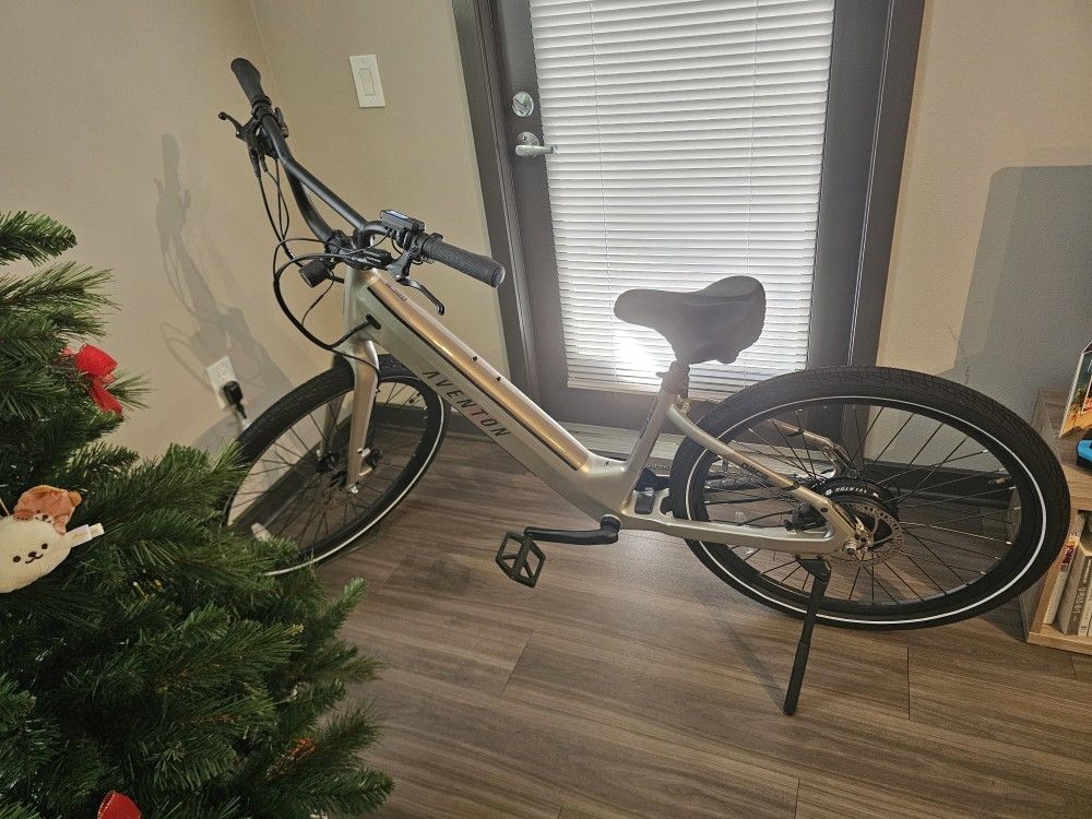 Aventon Pace 4 Only 116 Miles Like New Regular Size