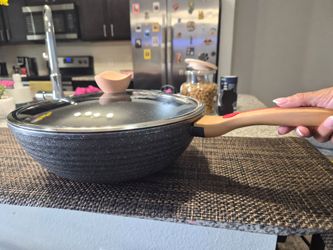ITSMILLERS 11.8" Nonstick Wok with Glass Lid (5 QT) – $10