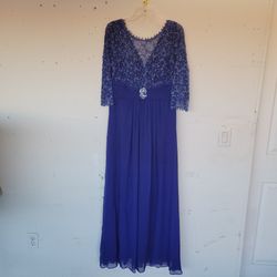 Beautiful elegant dress for partys dinner night out. Or any occasion size MEDIUM. $20.00