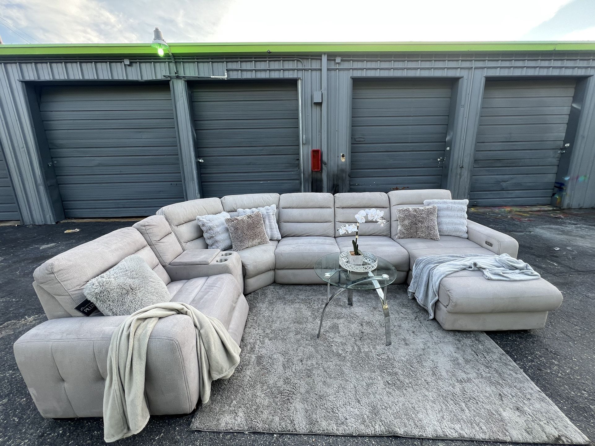 Sectional/couch/sofa,Recliner,Light grey, Pickup Tampa Delivery Available