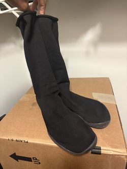 Kanye West Yeezy Pods