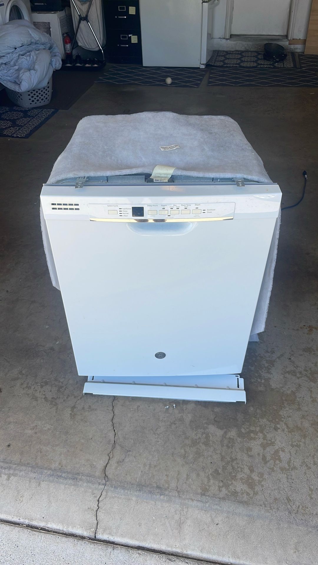 GE Dishwasher GDF530PGM0WW For Parts Only