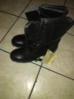 10 1/2 Mens Boots Brand New