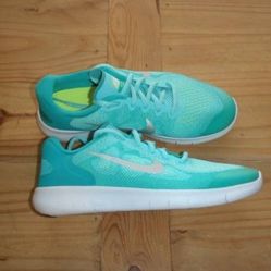 Brand New - Nike Free Run - Teal - Size 6 Youth/7.5 Women's