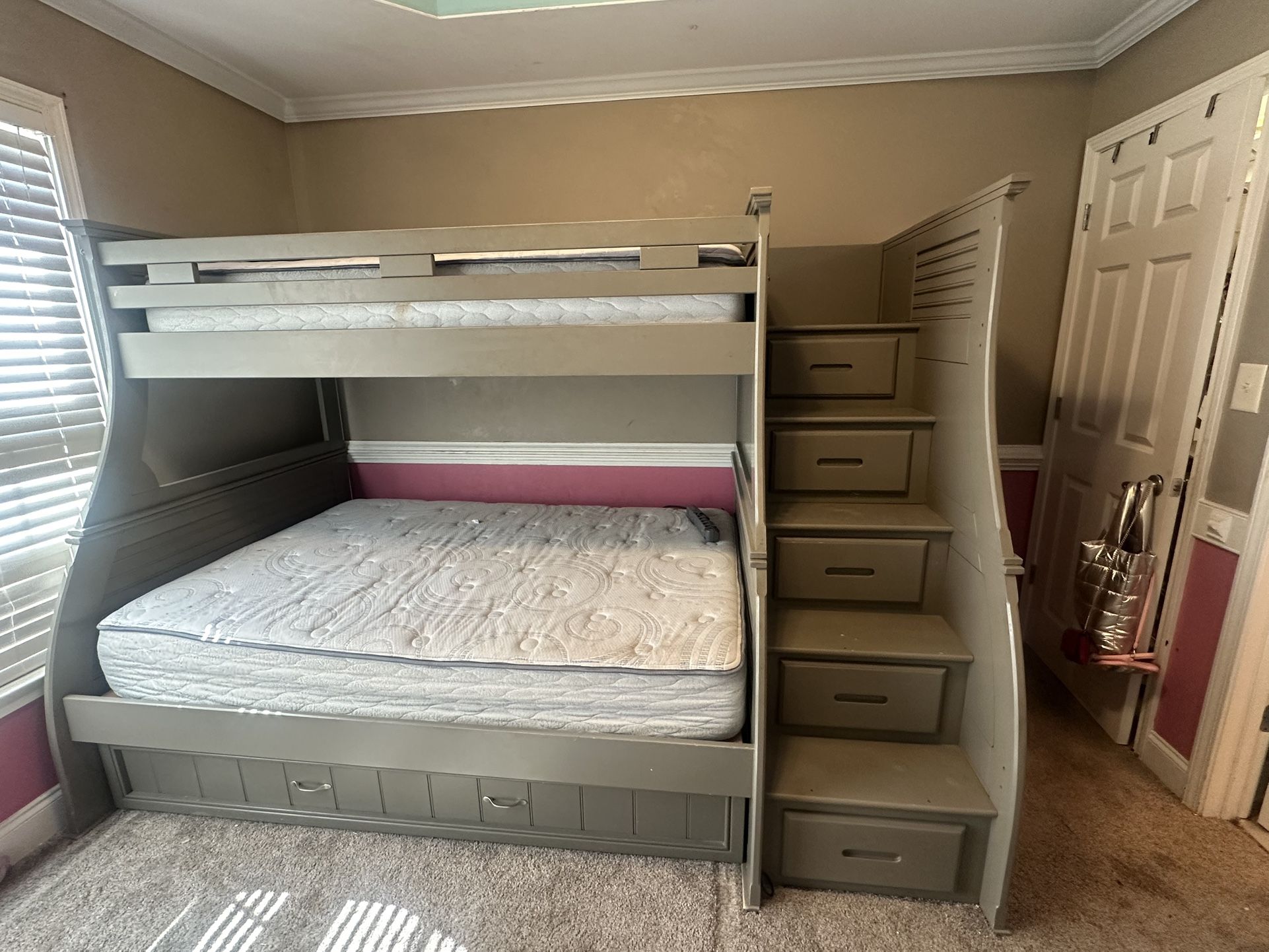 Twin over Full size Bunk Bed w/Storage Trundle