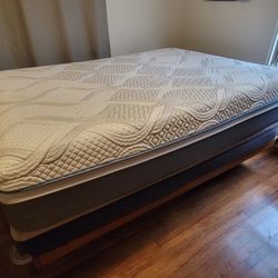 Mattress Sealy Full/Queen Like new, Including Platform Frame