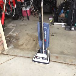 SANiTAIRE  Heavy duty Commercial Vacuum Cleaner Works Perfect Excellent Condition