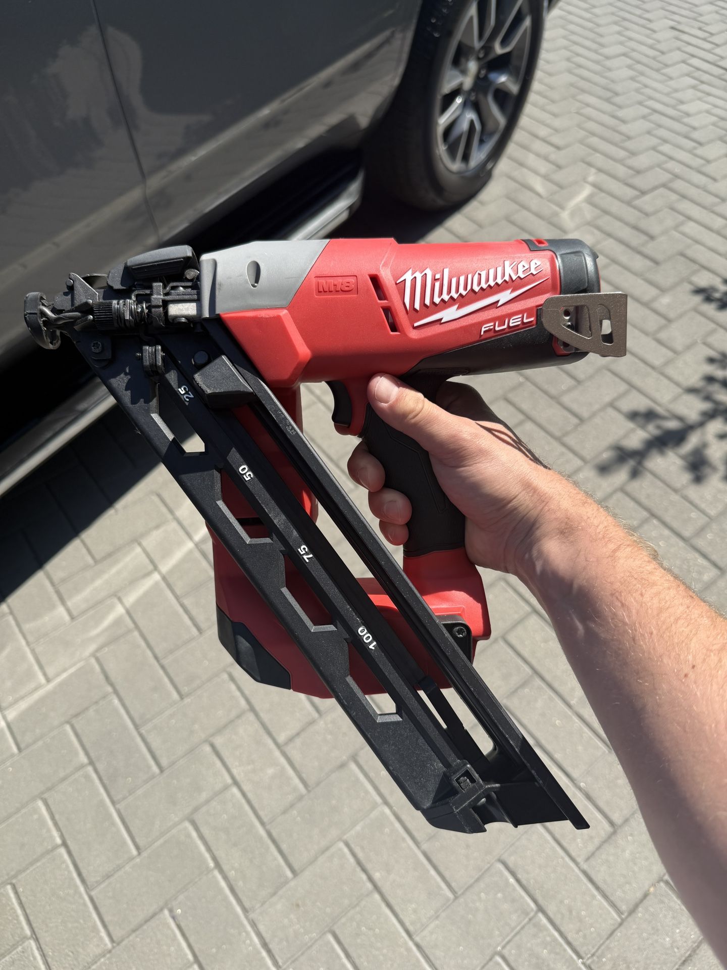 Milwaukee M18 FUEL 15 Gauge Finish Nailer- New