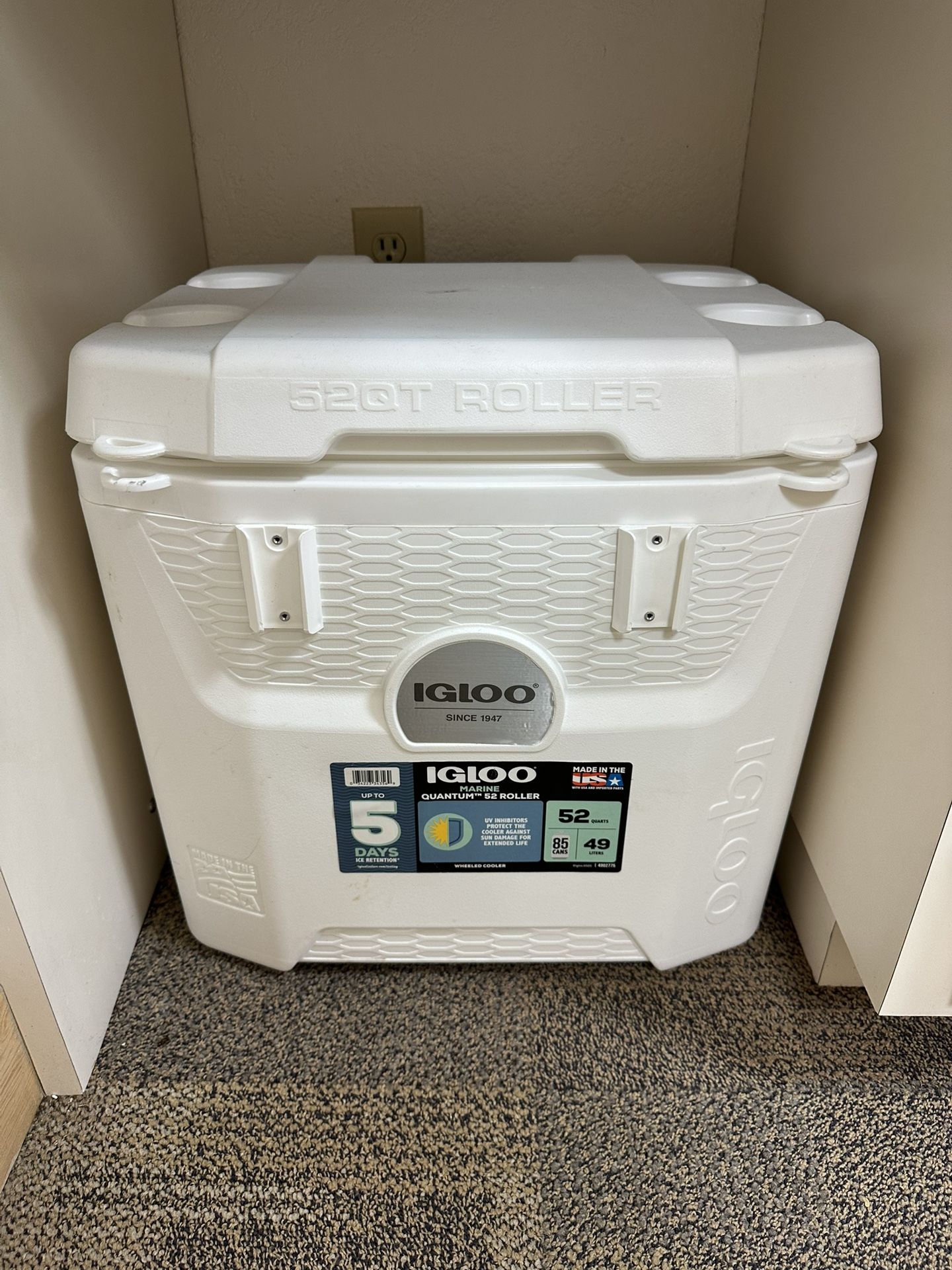 Igloo 52QT Marine Rolling Cooler w/ Wheels & Cupholders