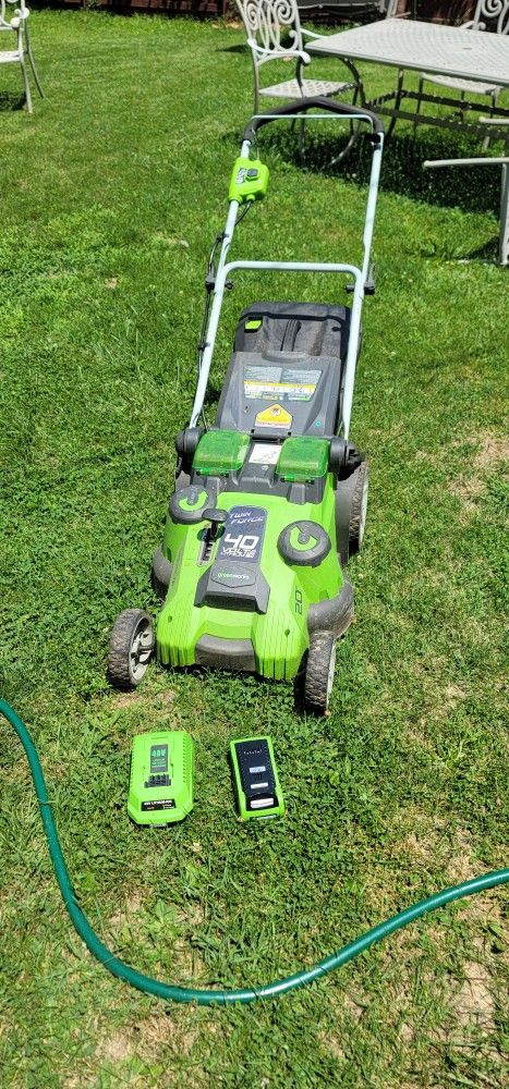 Greenworks 40v 20" Twin Force Cordless Mower (with New Battery and Charger) very good condition 