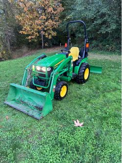 John Deere 2025R Low Hours