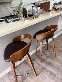 3 Counter bar stools