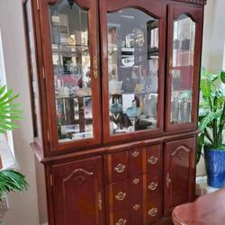 Selling A Dining Table And Cabinet Looks New And Its A Nice Set.