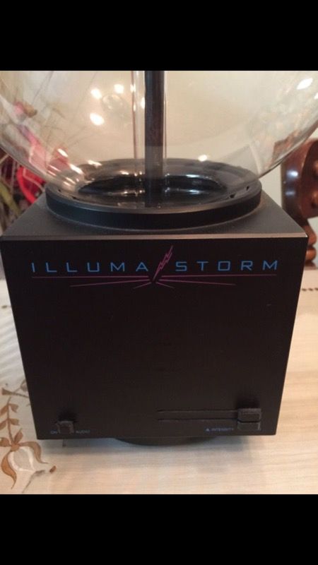Vintage Radio Shack Huge Illuma-Storm 8