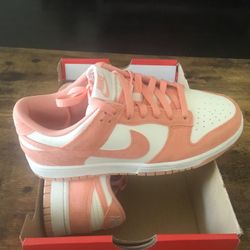 New Women’s Nike Dunk Low size 8