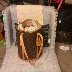 Vintage Authentic Louis Vuitton Bucket Tote In great Condition 