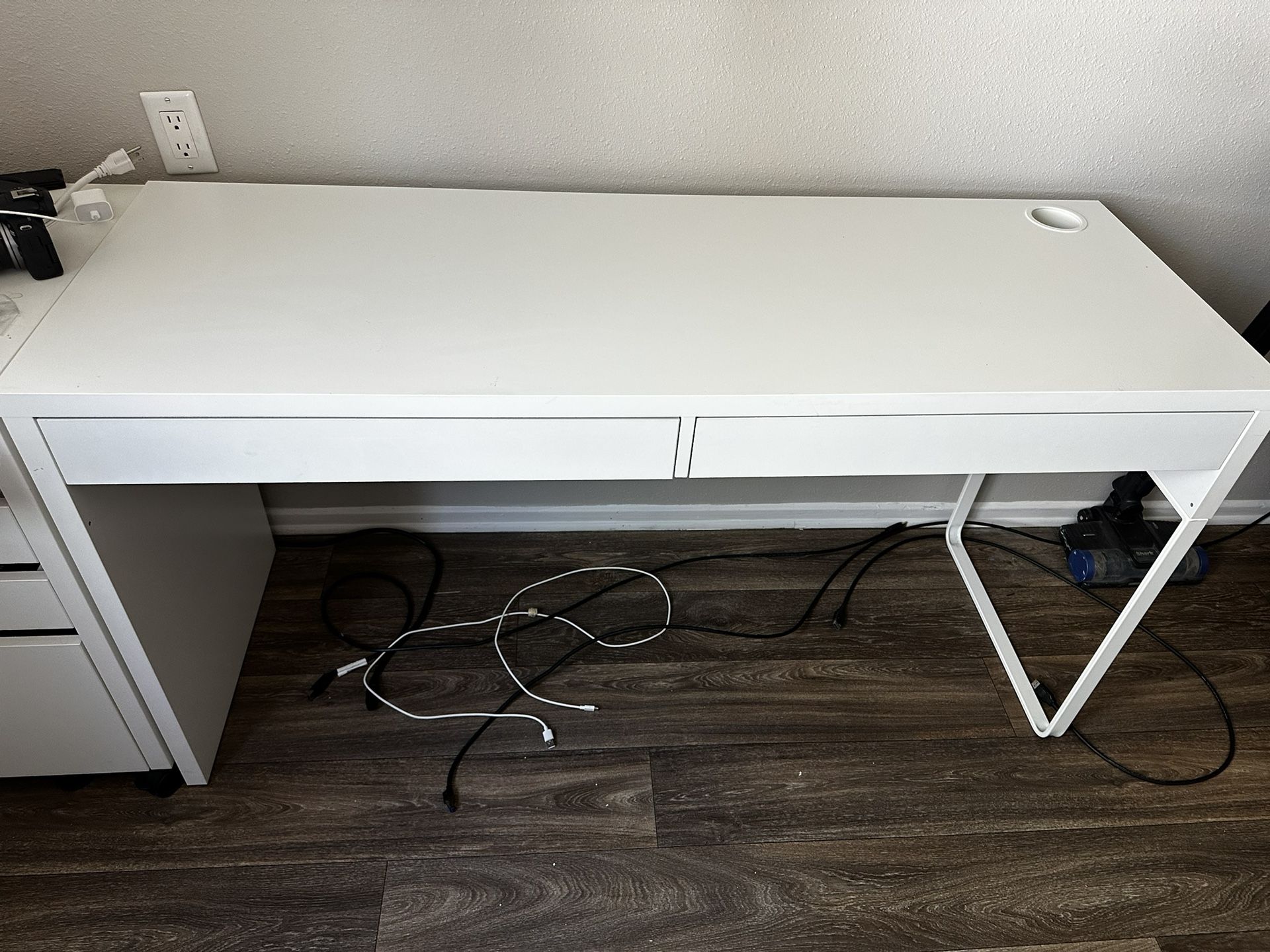 IKEA Micke Desk