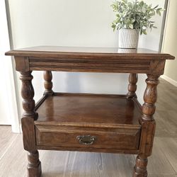 Vintage Solid Hardwood End Table / Nightstand made by the Davis Cabinet Company H25.5/W25/D17 $70