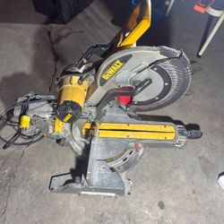 Dewalt 12-inch Sliding miter Saw Model DWS780