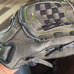 Mizuno MMX  1205 Right Hand Glove