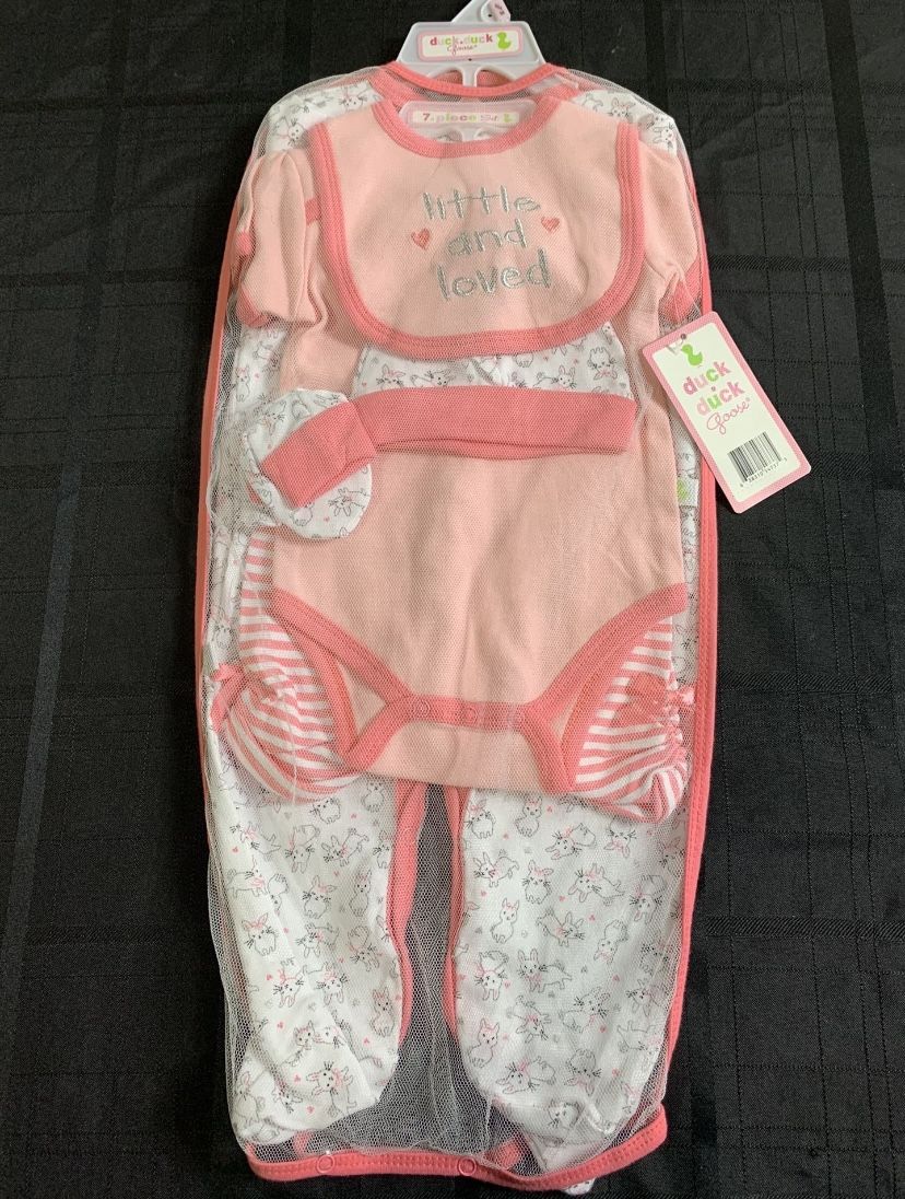 New Duck Duck Goose girls 6/9 month 7 piece Bunny outfit - onesie pants sleeper hat booties bib garment bag - perfect for Easter