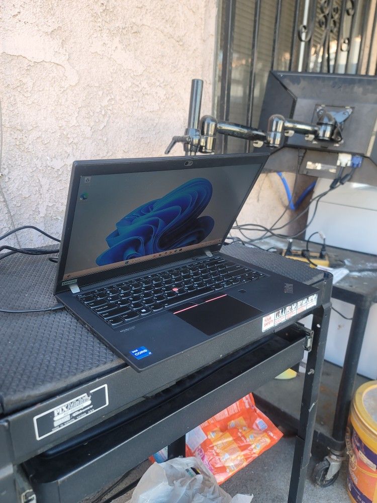 Lenovo: Core i7. Windows 11 V-24H2, Wi-Fi. MS-office. M.2 Drive, WebCam.