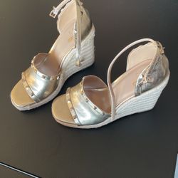7 1/2 Gold Wedges