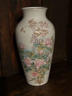 Ceramic Vase with Japanese floral design