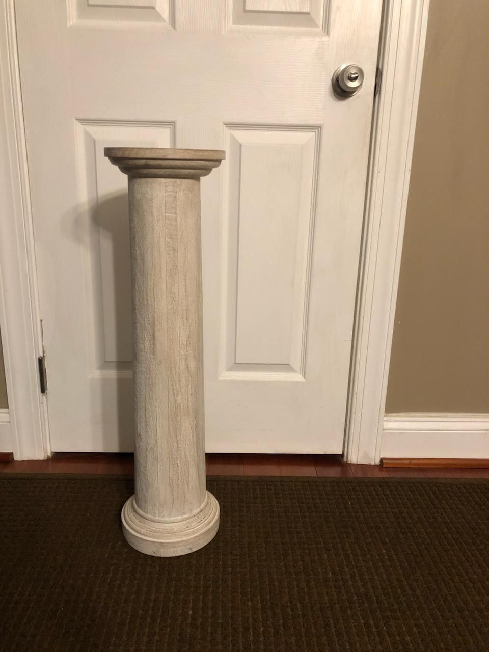 Decorative pillar or pedestal