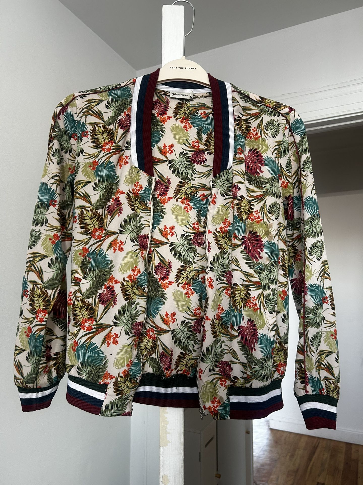 Stradivarius SZ S Women’s Light Weight Full Zip Tropical Floral Jacket