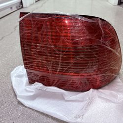 New 2004 Porsche Cayenne S   Rear Rt Tail Light Assemby 