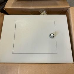 Wall Mount Heavy Duty Keyed Safe. New