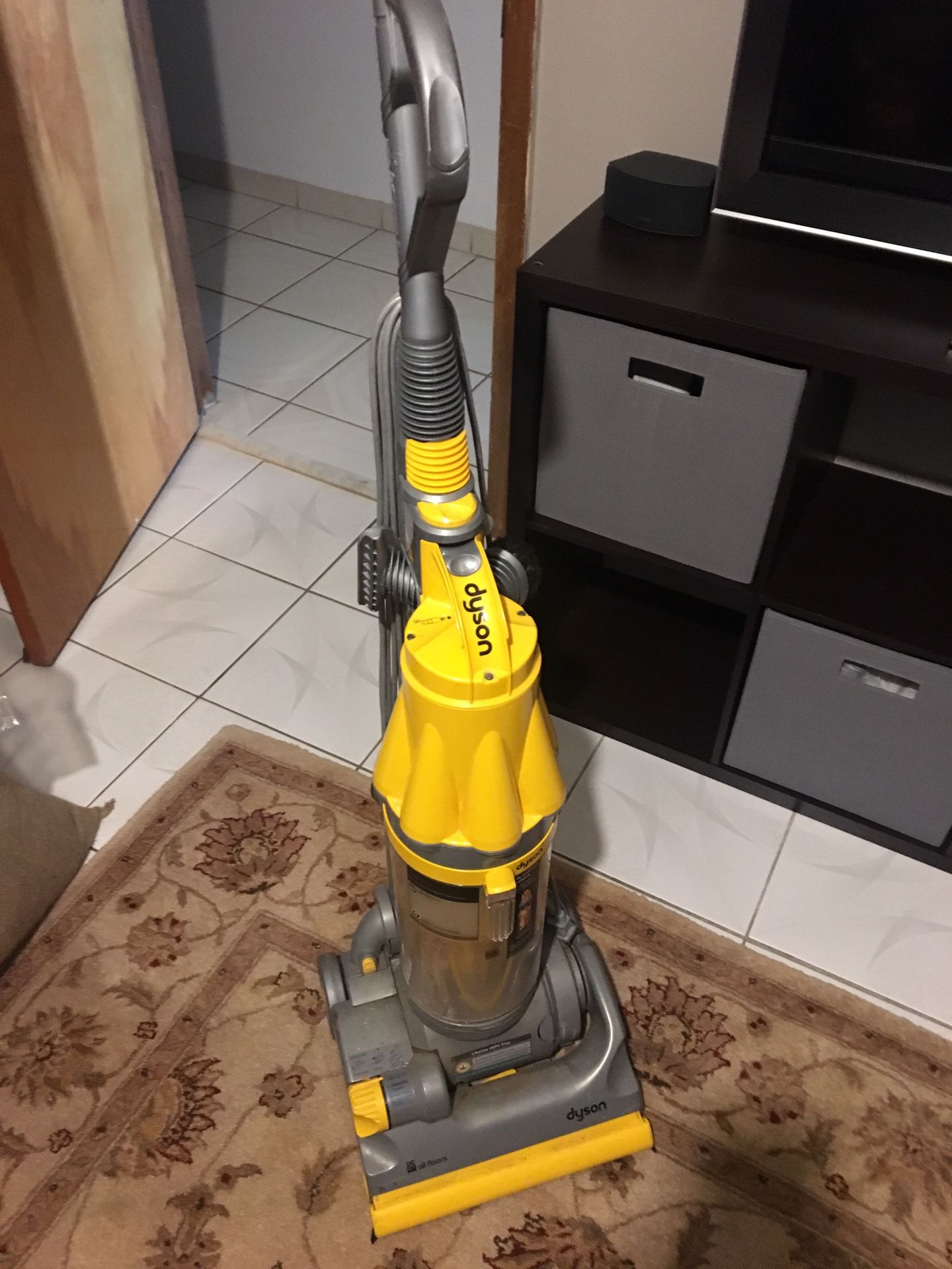 DYSON Vacuum